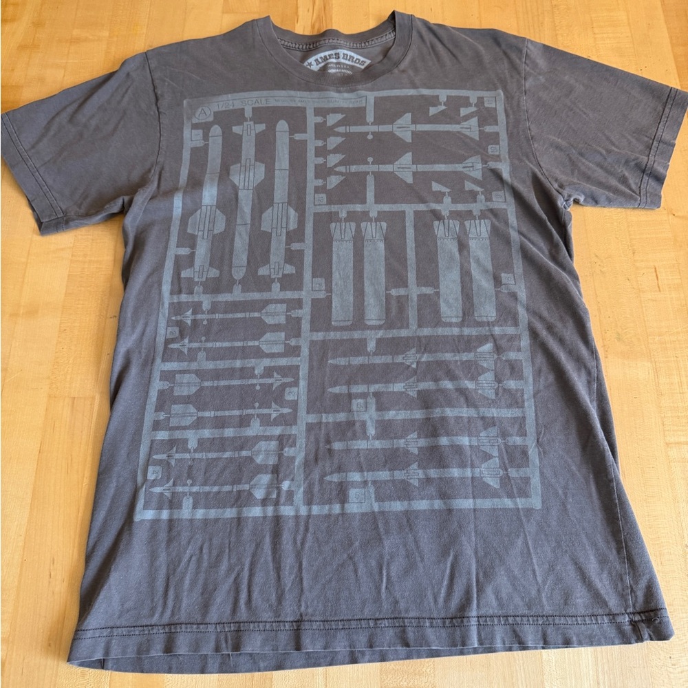 Men’s Ames Bros. Model Kit Missiles Rockets T-shirt M Y2K *VGUC Made In USA